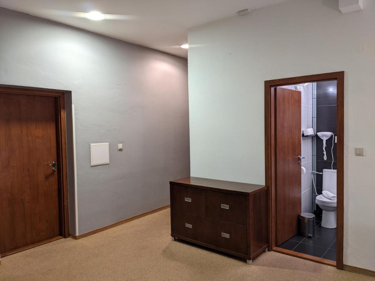 Garni Hotel Cosmopolitan Senec Extérieur photo