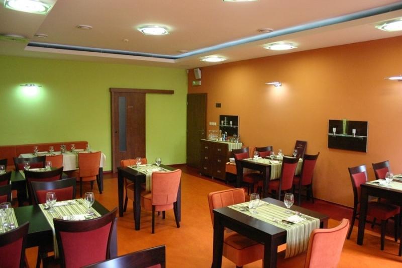 Garni Hotel Cosmopolitan Senec Extérieur photo