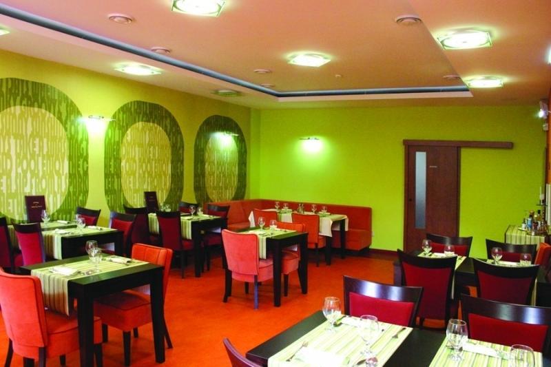 Garni Hotel Cosmopolitan Senec Extérieur photo