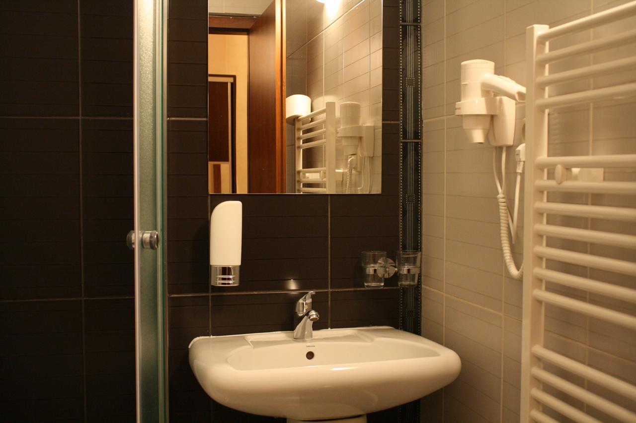 Garni Hotel Cosmopolitan Senec Extérieur photo